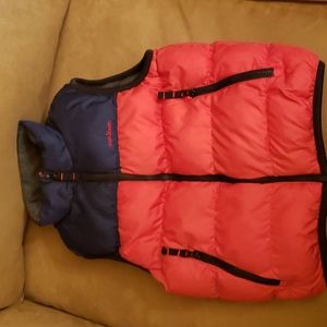 Insulated boy's zipper vest.